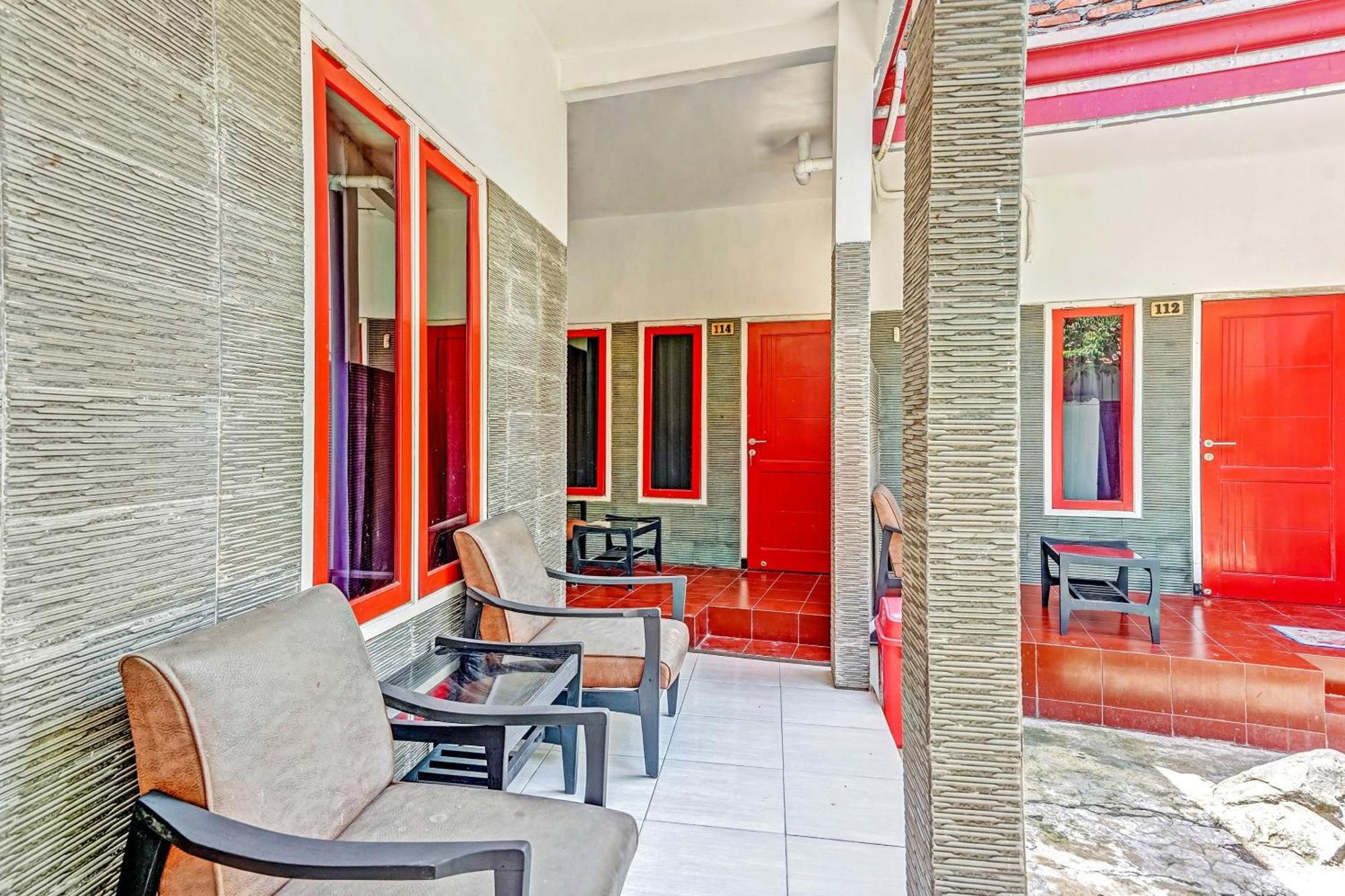 Hotel Kalimantan スラバヤ エクステリア 写真