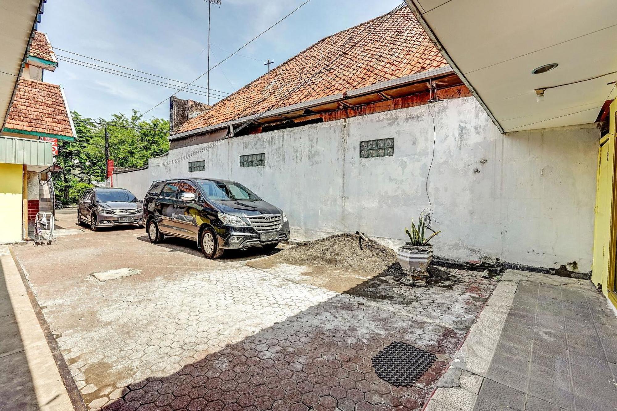 Hotel Kalimantan スラバヤ エクステリア 写真