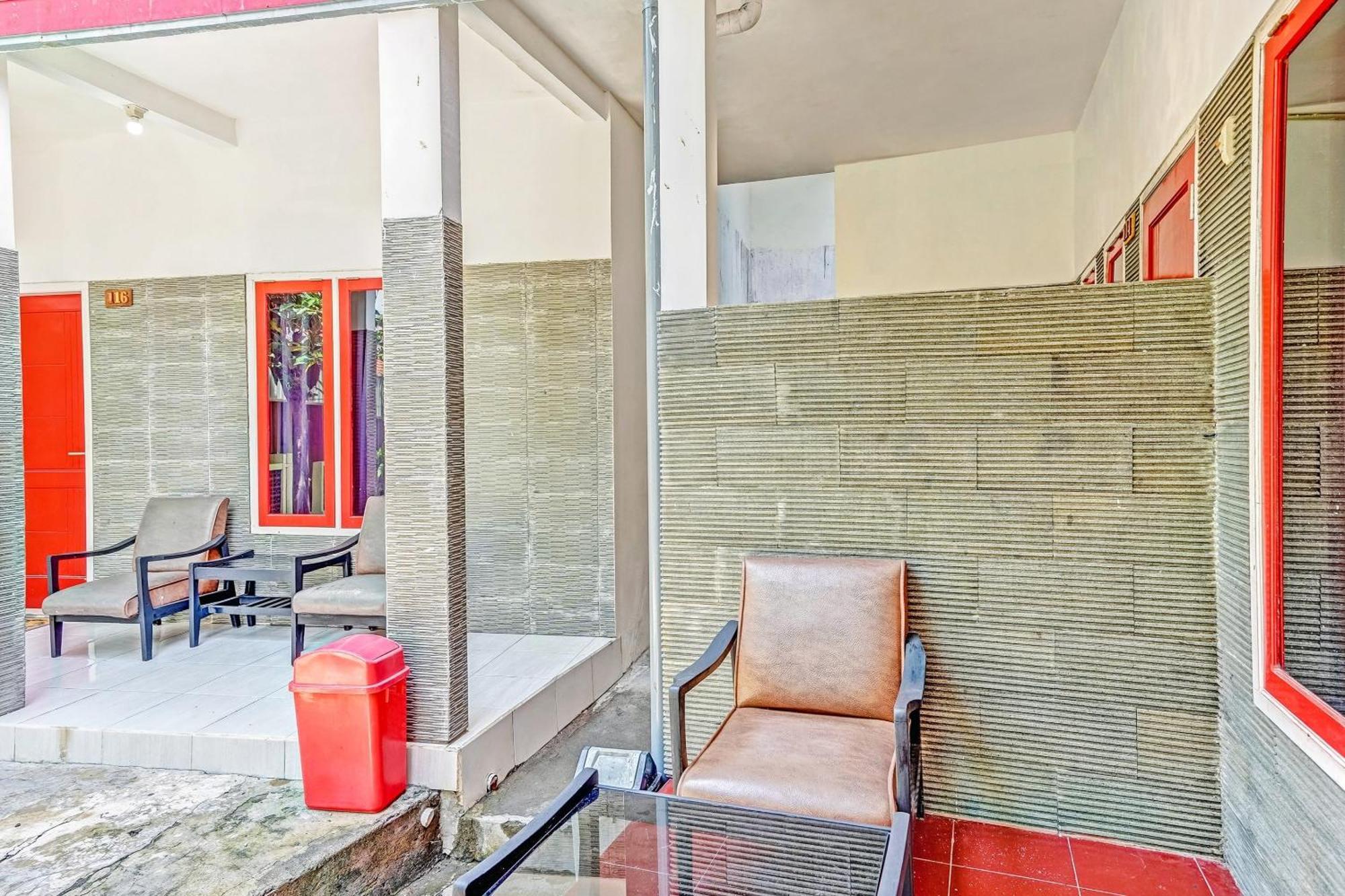 Hotel Kalimantan スラバヤ エクステリア 写真