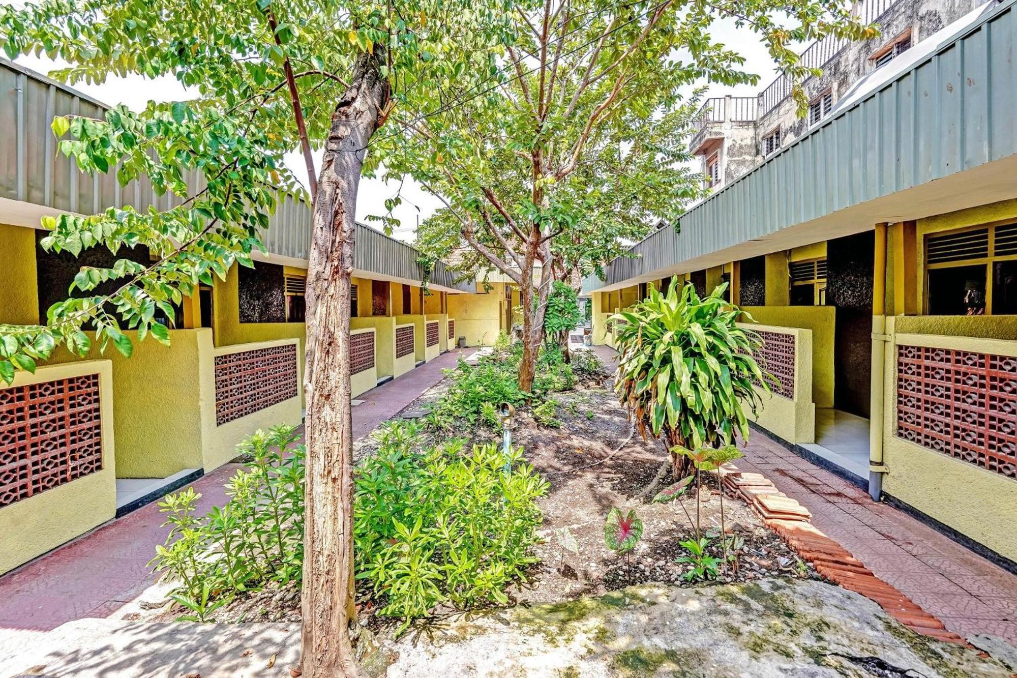 Hotel Kalimantan スラバヤ エクステリア 写真