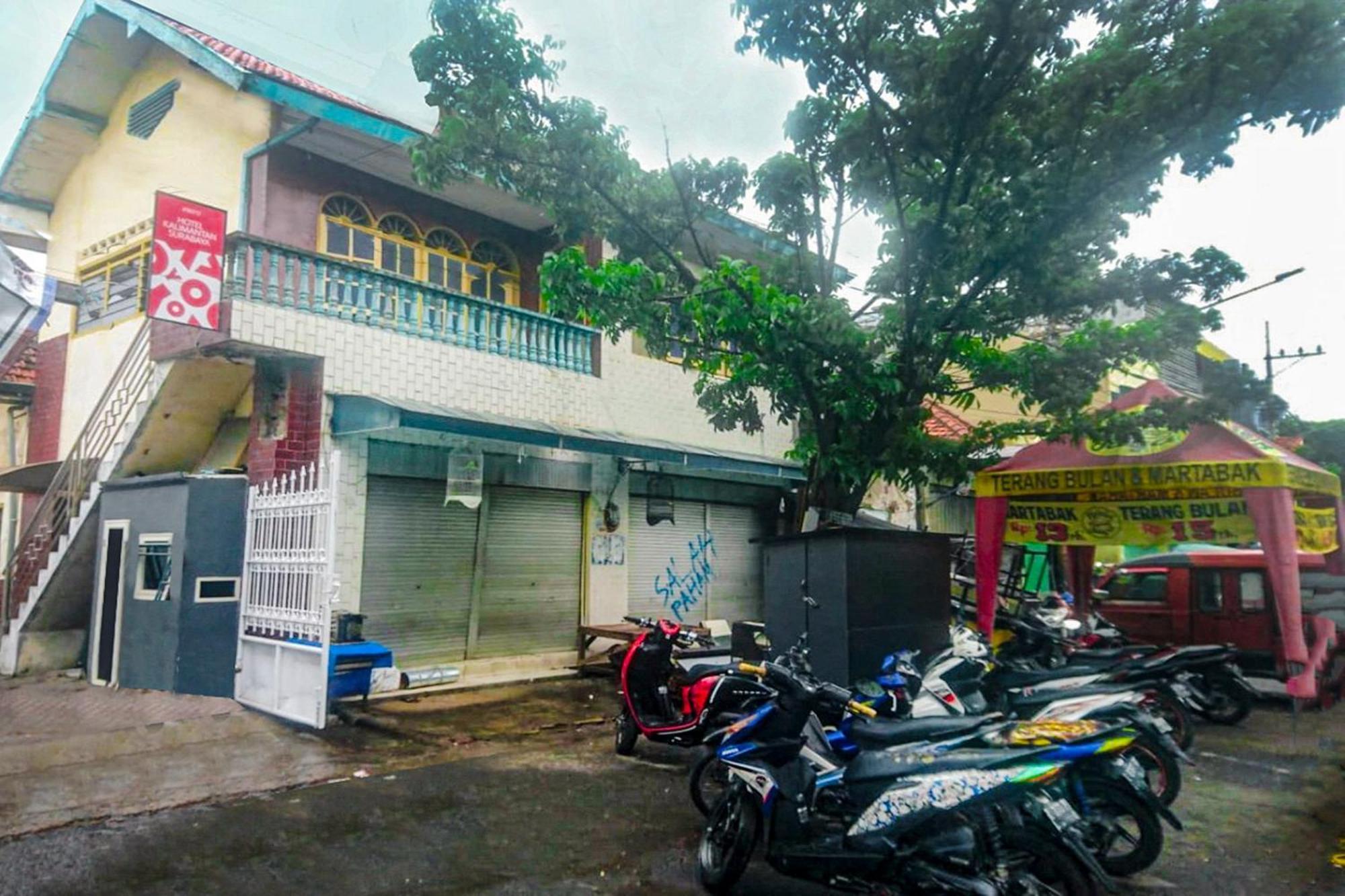 Hotel Kalimantan スラバヤ エクステリア 写真